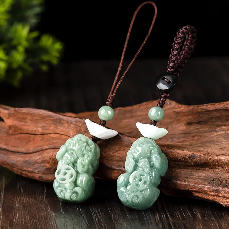 Burmese Emerald Pixiu Yuanbao  – Men Fashion Key Bewertung und Preis